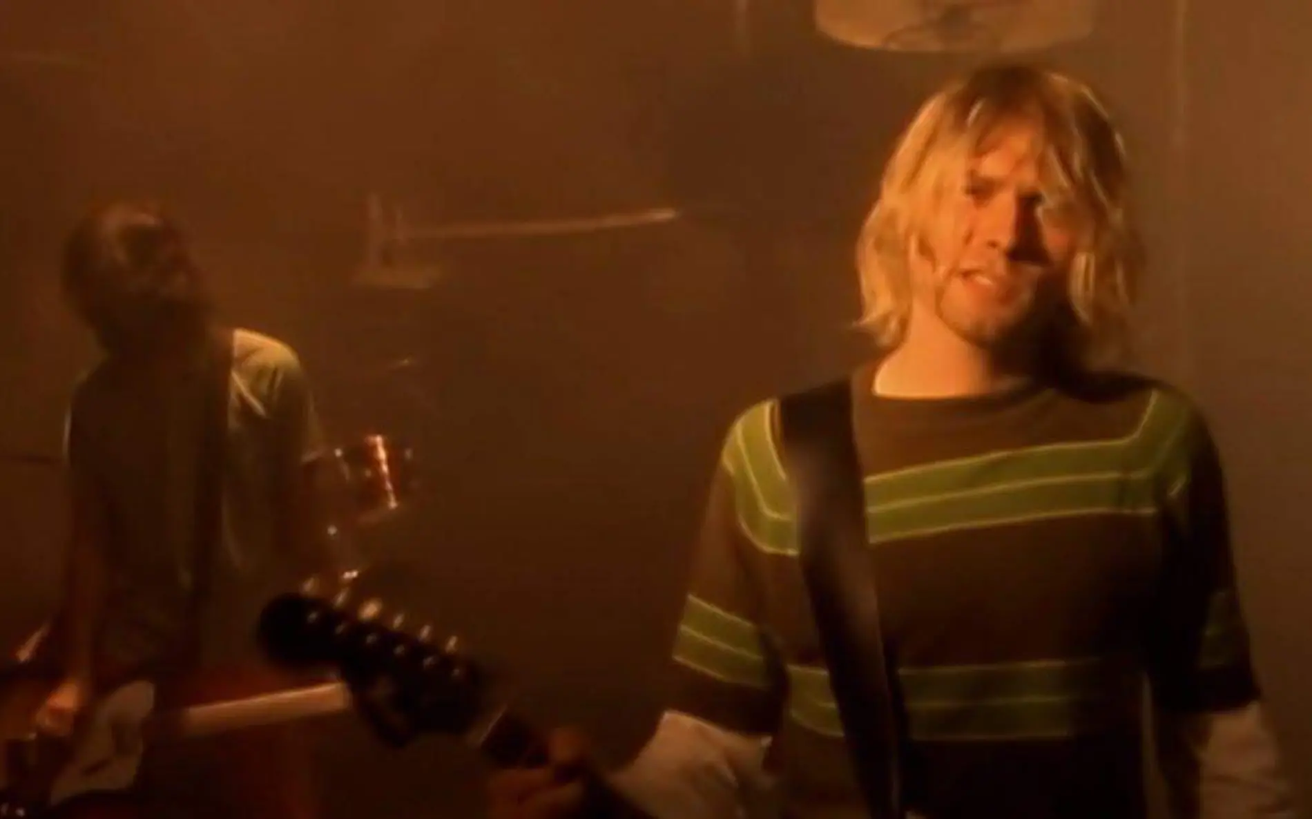 Kurt Cobain en el video de Smells Like Teen Spirit